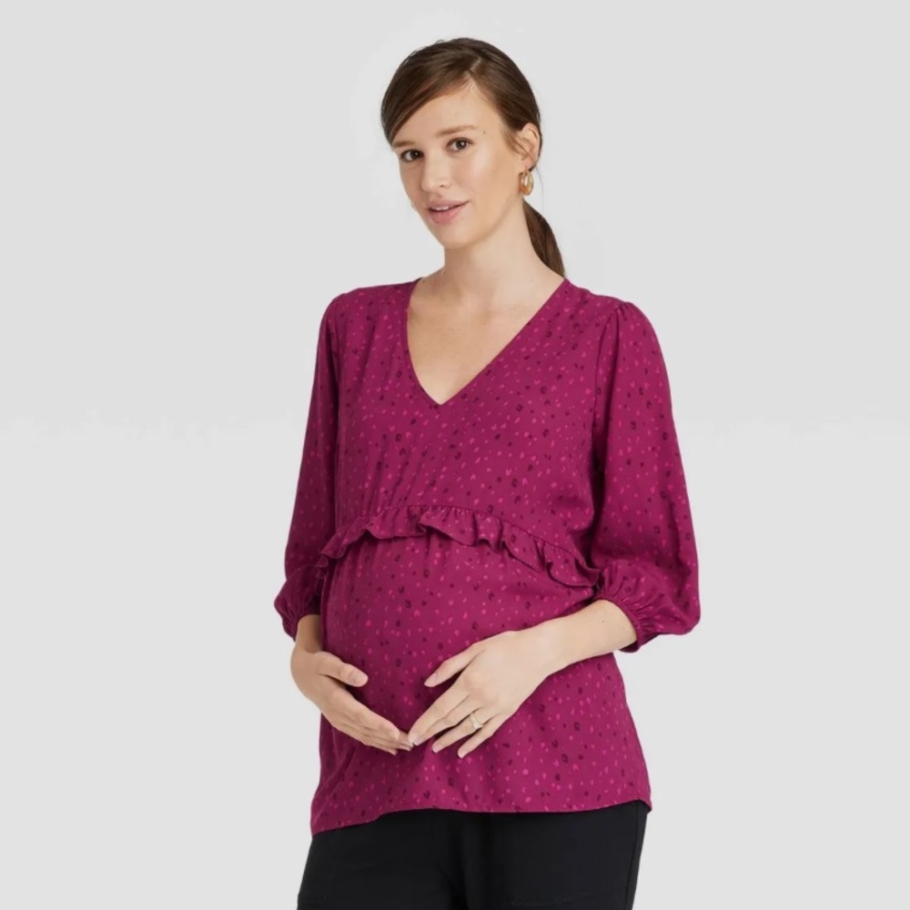 NWT Isabel Maternity Ingrid & Isabel 3/4
Sleeve Ruffle Waist Woven Top
Medium